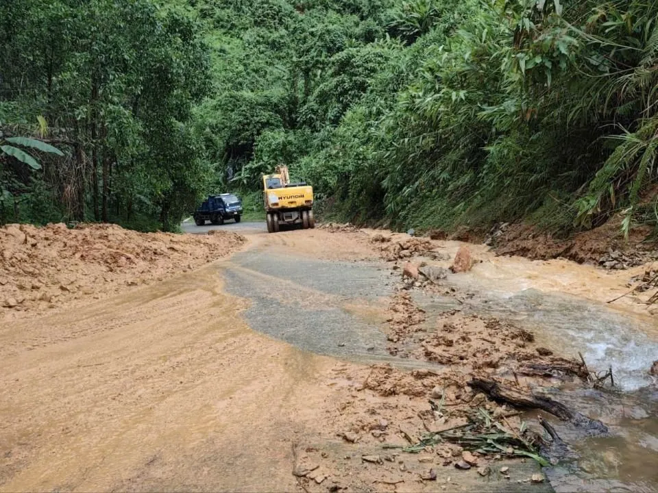 Tuyến QL 24C đã thông suốt. Ảnh: UBND xã Thanh Bồng khắc phục (4).jpg