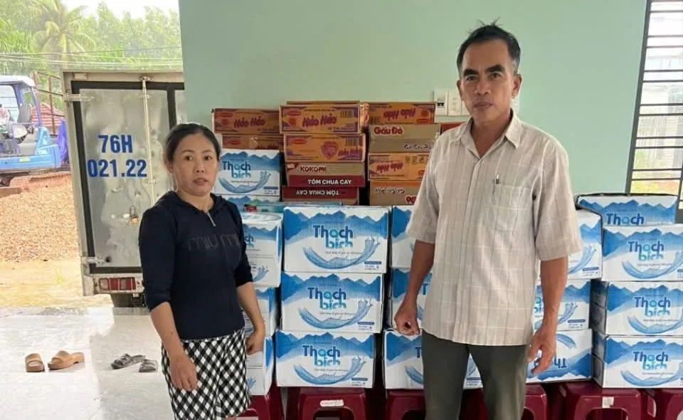 Chuẩn bị sẵn nhu yếu phẩm cung cấp cho người dân vùng ngập lụt xã phước giang