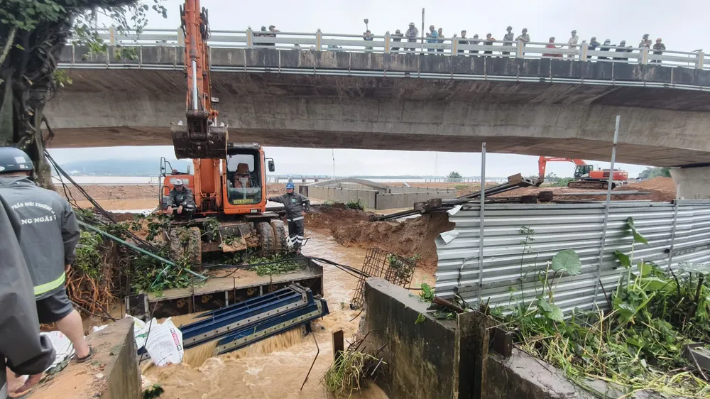 Korsningen mellan Tra Khuc-floden och Song Dao-kanalen, ovan, är Tra Khuc-bron, Quang Ngai-provinsen. 8904f084f52f7871213e.jpg