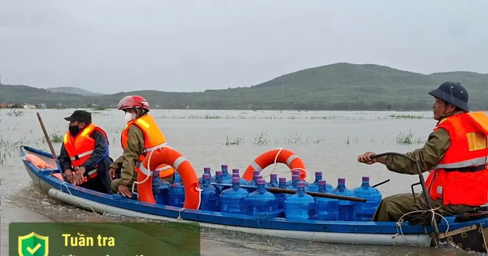 Mỗi bình nước lọc 20 lít cấp cho các hộ dân. Ảnh: XÃ ĐÔNG SƠN đông sơn (3).jpg