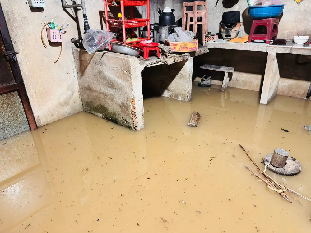 Nhà dân bị ngập nặng nề. Ảnh: HỒNG THÁI hành phước (2).jpg