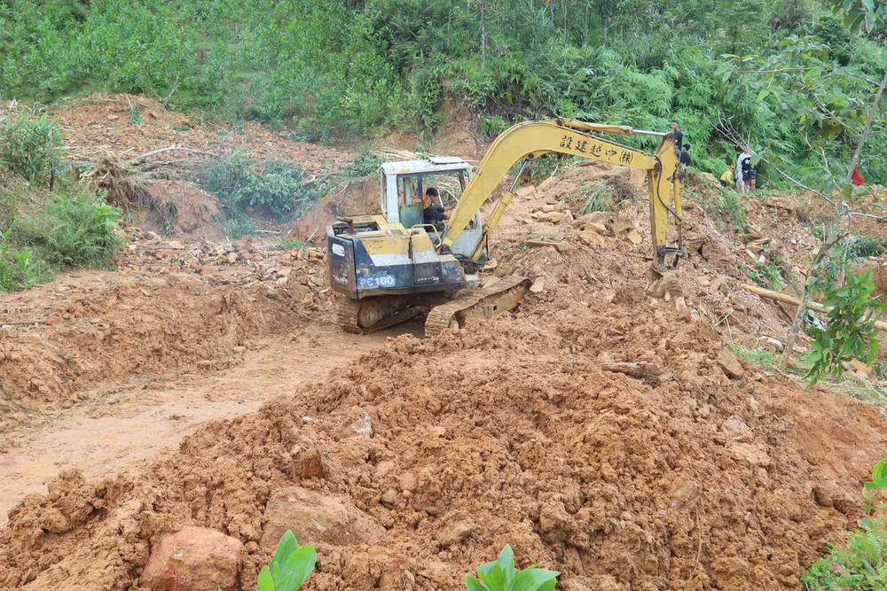 Tuyến đường Trà Lâm - Trà Hiệp đang được khắc phục thanh bồng