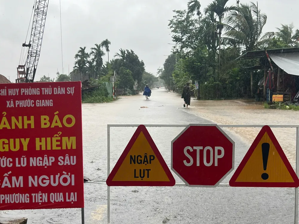 Các khu vực nguy hiểm được chốt chặn. Ảnh: XÃ PHƯỚC GIANG phước giang (8).jpg