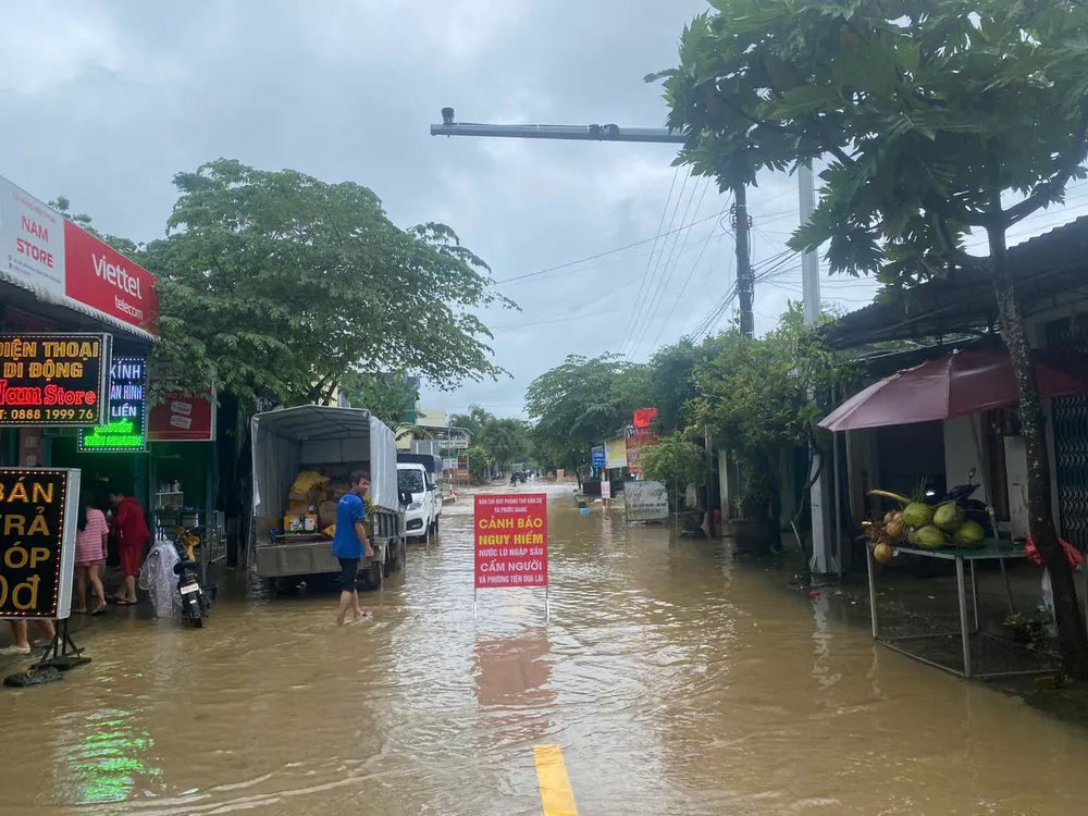 Khu vực chợ phiên bị ngập. Ảnh: XÃ PHƯỚC GIANG phước giang (9).jpg