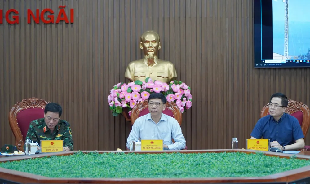 អនុរដ្ឋមន្ត្រីក្រសួងសំណង់ លោក Nguyen Xuan Sang ធ្វើការជាមួយអង្គភាពពាក់ព័ន្ធនឹងកប៉ាល់ STAR BUENO 0646c738b73a3b64622b.jpg