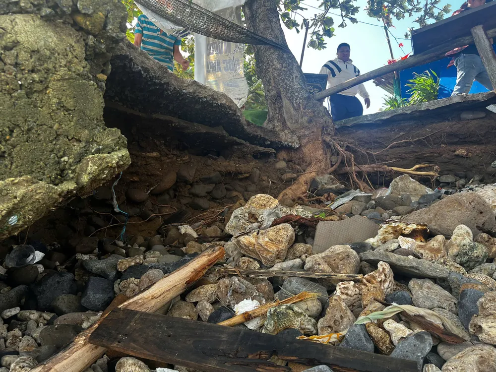 พื้นที่กาญเอียน ตำบลวันเตือง ถูกกัดเซาะโดยกระแสน้ำขึ้นสูง ภาพ: เหงียน ตรัง vạn tường nguyễn trang (8).jpg