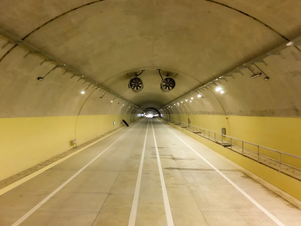 Un tunnel traversant la montagne a été achevé. đèo cả (20).jpg