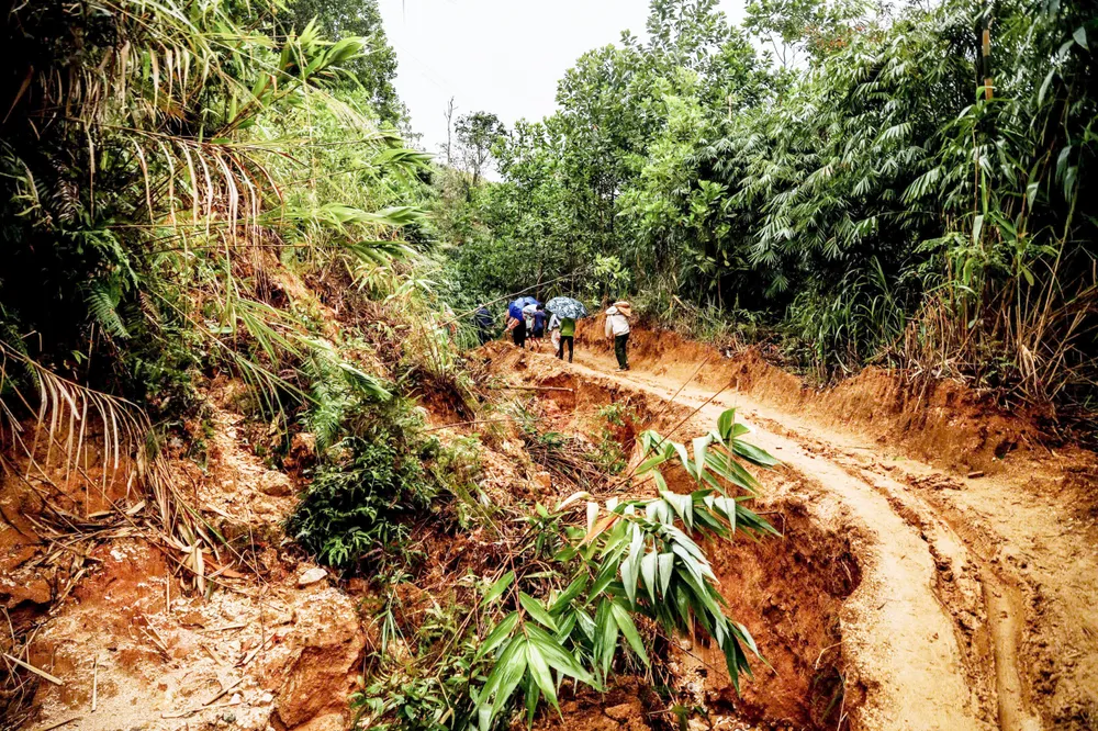 ប្រជាជននៅភូមិត្រាអូយកំពុងសង្ឃឹមថានឹងមានផ្លូវបេតុងរឹងមាំមួយ។ រូបថត៖ ង្វៀនត្រាង tra oi 14 (1 of 1).jpg