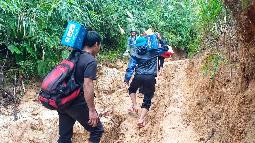 ដំណើរដ៏លំបាកទៅកាន់ភូមិត្រាអូយ។ រូបថត៖ ង្វៀនត្រាង tra oi 7 (1 of 1).jpg