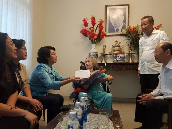Äoà n Lãnh Äạo TPHCM thÄm, chúc thá» ngưá»i cao tuá»i tiêu biá»u ảnh 2