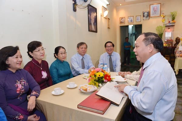 Dâng hương tưởng niệm đồng chí Dương Quang Đông ảnh 2 Dâng hương tưởng niệm đồng chí Dương Quang Đông ảnh 2