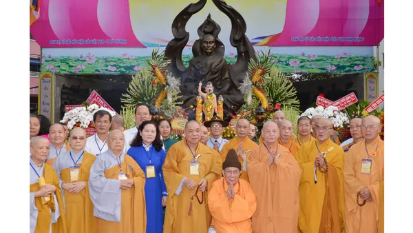 Dâng hương tưởng niệm Bồ tát Thích Quảng Đức ảnh 1