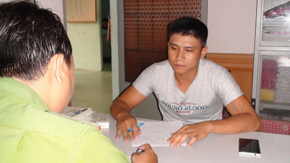 Tranh giành bạn gái 3 đối tượng dùng dao chém nhau ảnh 1 Tranh giành bạn gái 3 đối tượng dùng dao chém nhau ảnh 1