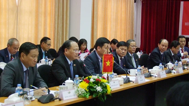 Đoàn đại biểu cấp cao TPHCM chào xã giao lãnh đạo nước CHDCND Lào ảnh 3 Đoàn đại biểu cấp cao TPHCM chào xã giao lãnh đạo nước CHDCND Lào ảnh 3
