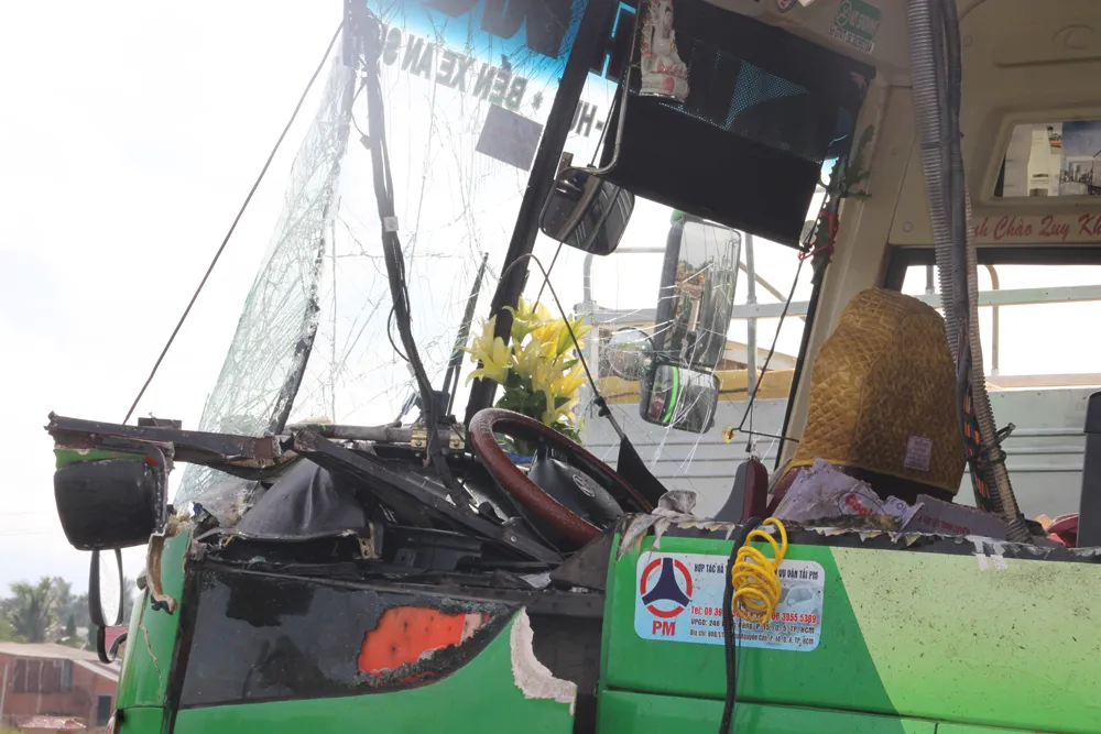 Tai nạn giao thông kinh hoàng ở Bình Định: Ít nhất 11 người thương vong ảnh 5 Tai nạn giao thông kinh hoàng ở Bình Định: Ít nhất 11 người thương vong ảnh 5