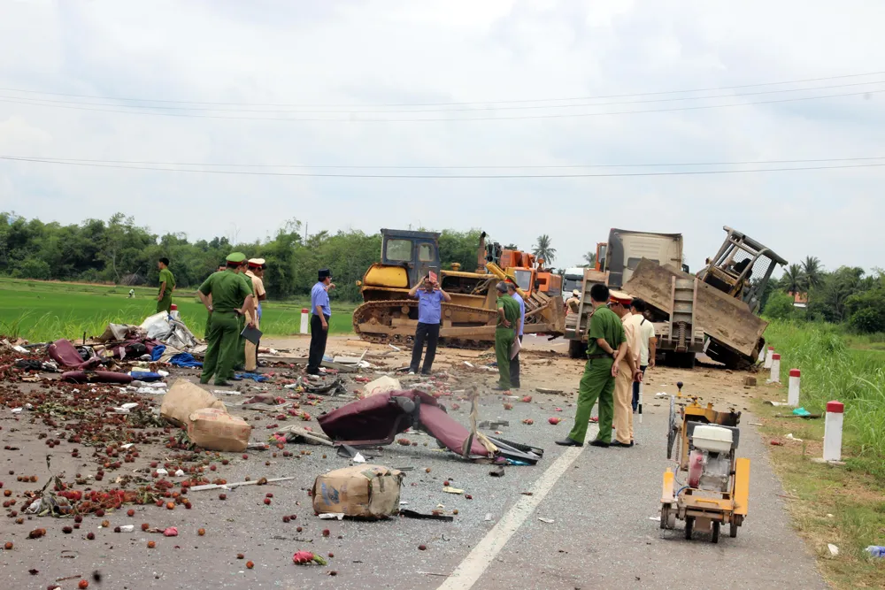 Tai nạn giao thông kinh hoàng tại Bình Định: Nhân chứng hiện trường kể lại vụ việc ảnh 2