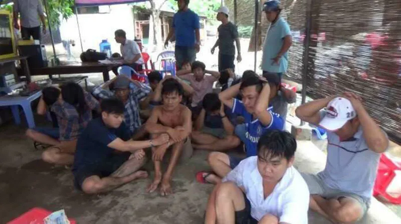 Phá tụ điểm đá gà qua mạng ở vùng ven TPHCM ảnh 1