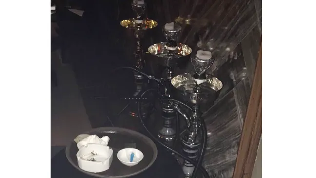 Bình shisha, khí cười không rõ nguồn gốc tại quán cà phê ảnh 2