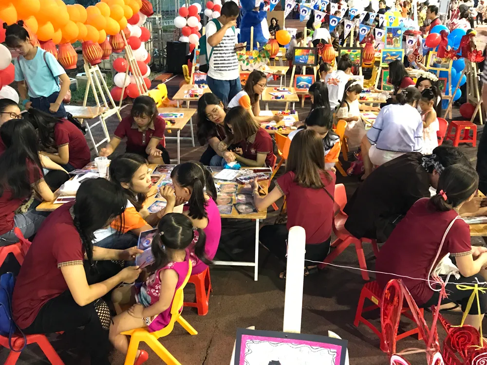 Chia sẻ yêu thương, rước đèn tháng Tám ảnh 2