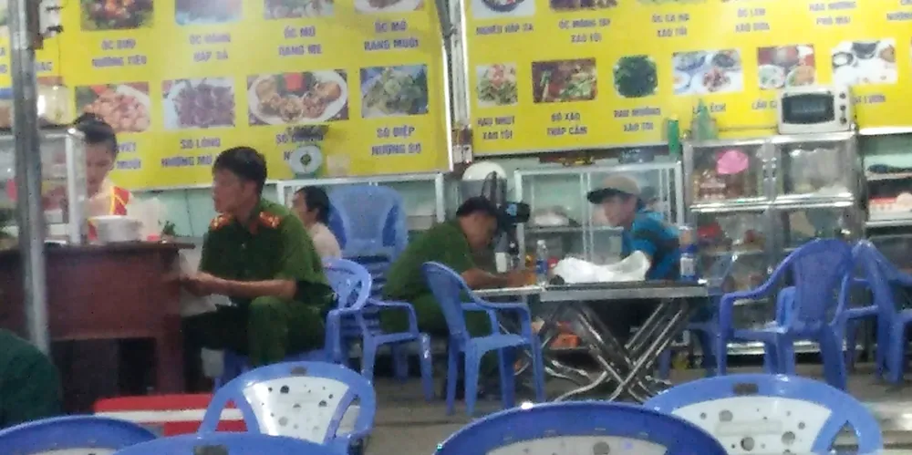 2 kẻ lạ mặt đâm tử vong nhân viên quán ốc ảnh 3