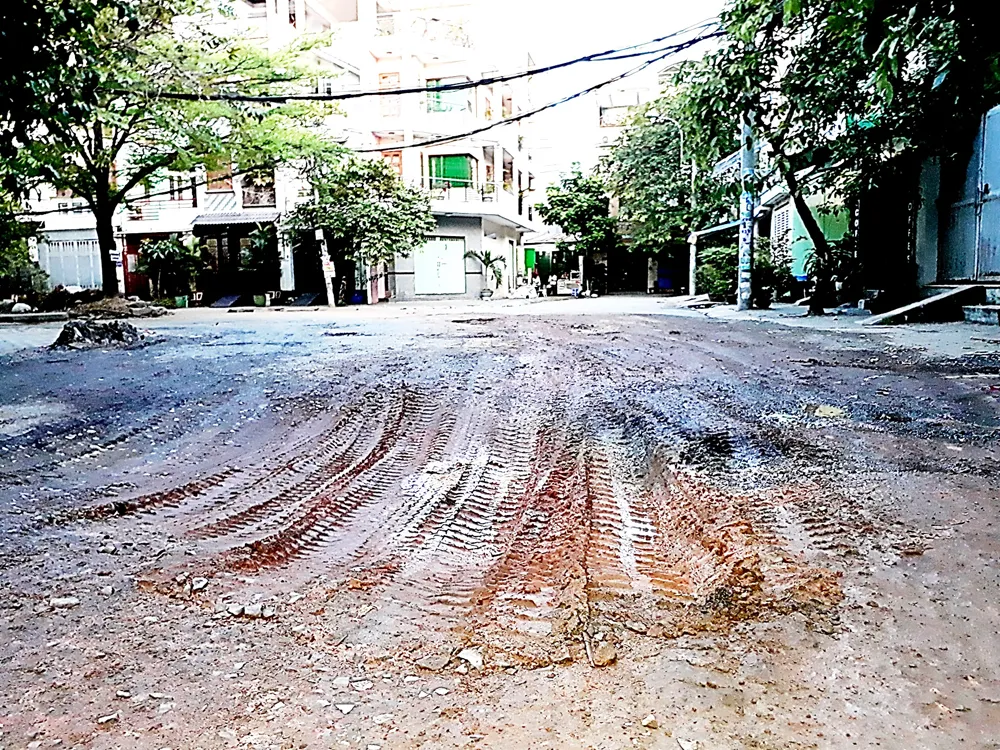 Tan nát đường vào khu Đồng Diều ảnh 1 Tan nát đường vào khu Đồng Diều ảnh 1