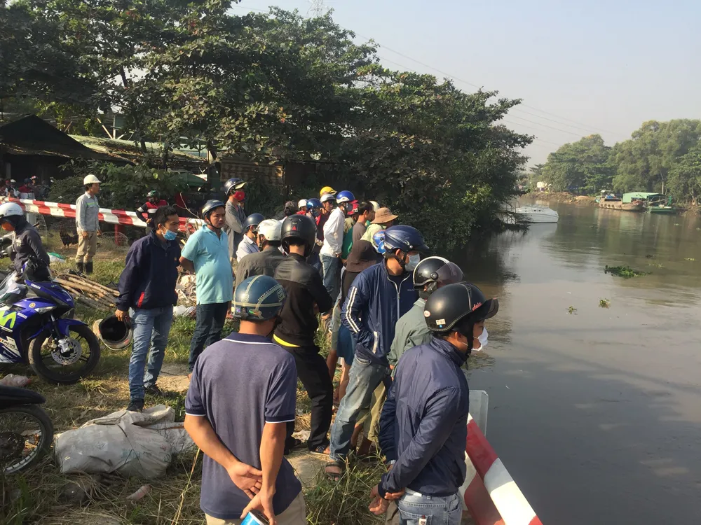 Vụ người nhái lặn tìm người nghi rớt sông: Chủ xe máy trình diện ảnh 3