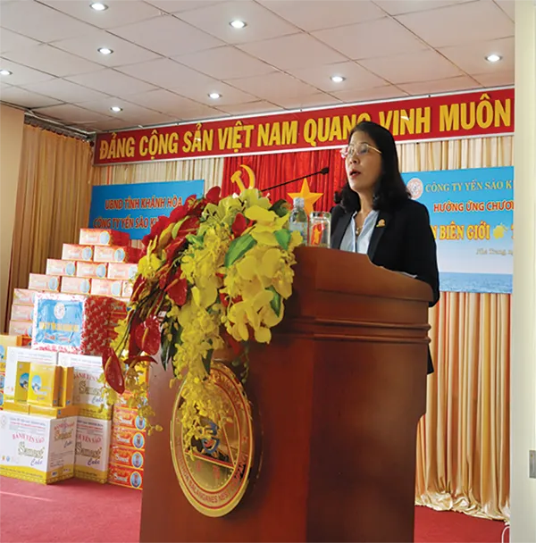 Công ty Yến sào Khánh Hòa trao tặng quà “Xuân biên giới - Tết hải đảo” đến Trường Sa ảnh 4 Công ty Yến sào Khánh Hòa trao tặng quà “Xuân biên giới - Tết hải đảo” đến Trường Sa ảnh 4
