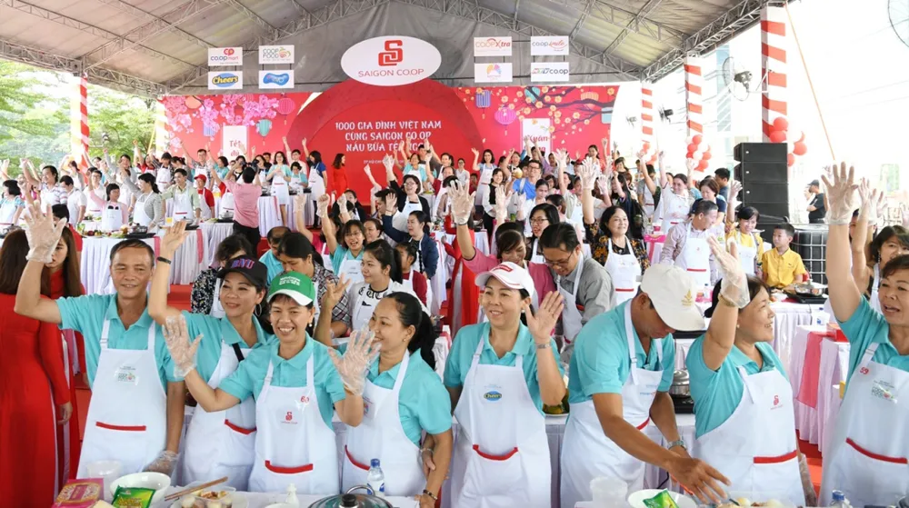 Hàng ngàn gia đình cùng kéo đến siêu thị Co.opmart để nấu ăn ảnh 4