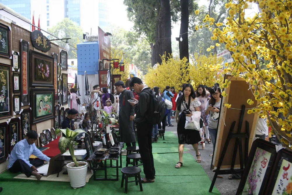 Phố ông Đồ Mậu Tuất rộn ràng ngày cận Tết ảnh 10