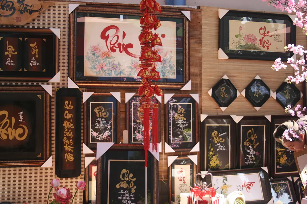 Phố ông Đồ Mậu Tuất rộn ràng ngày cận Tết ảnh 6