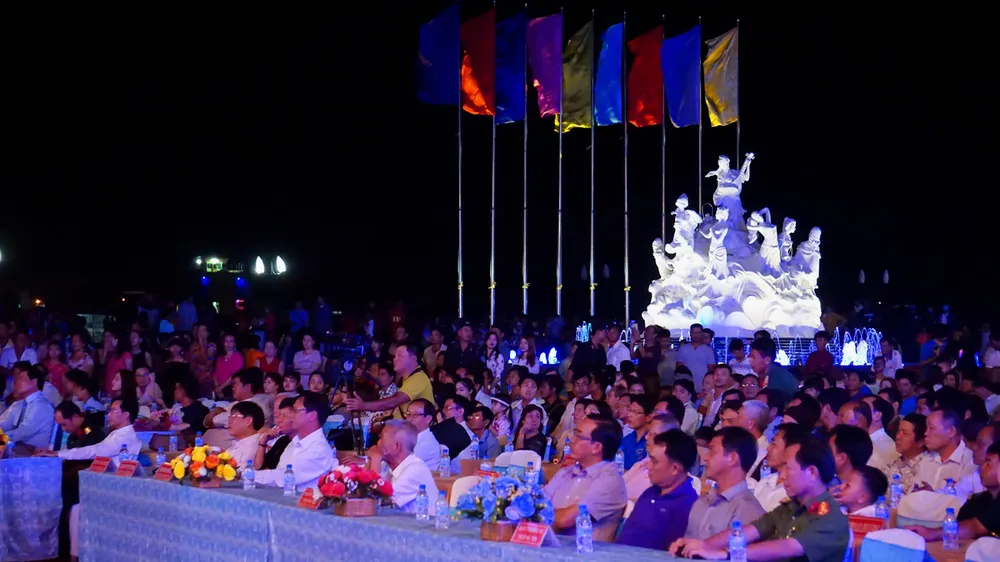 “Xuân trên đất biển Hà Tiên” - Chương trình nghệ thuật chào mừng thị xã Hà Tiên tròn 20 tuổi ảnh 7