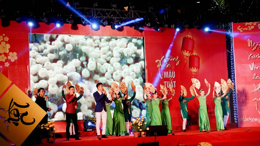“Xuân trên đất biển Hà Tiên” - Chương trình nghệ thuật chào mừng thị xã Hà Tiên tròn 20 tuổi ảnh 3