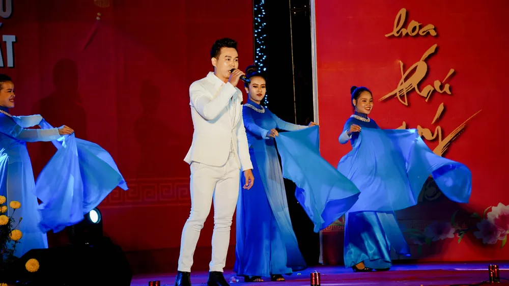 “Xuân trên đất biển Hà Tiên” - Chương trình nghệ thuật chào mừng thị xã Hà Tiên tròn 20 tuổi ảnh 5