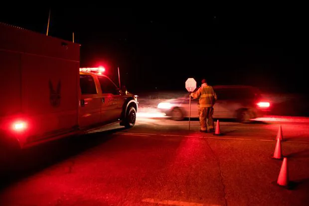 Xe container đâm xe chở đội khúc côn cầu trẻ ở Canada, 14 người chết ảnh 3