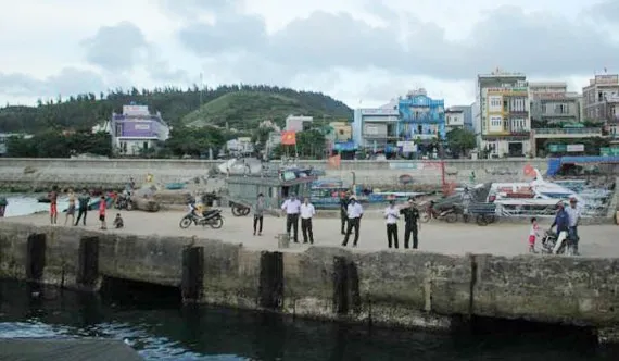 Cảng biển đảo Lý Sơn. Ảnh: NGUYỄN TRANG