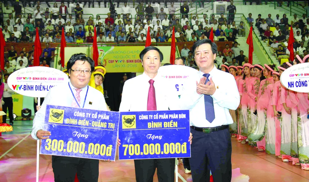 Chữ tình, chữ nghĩa ở một sân chơi ảnh 1 Chữ tình, chữ nghĩa ở một sân chơi ảnh 1