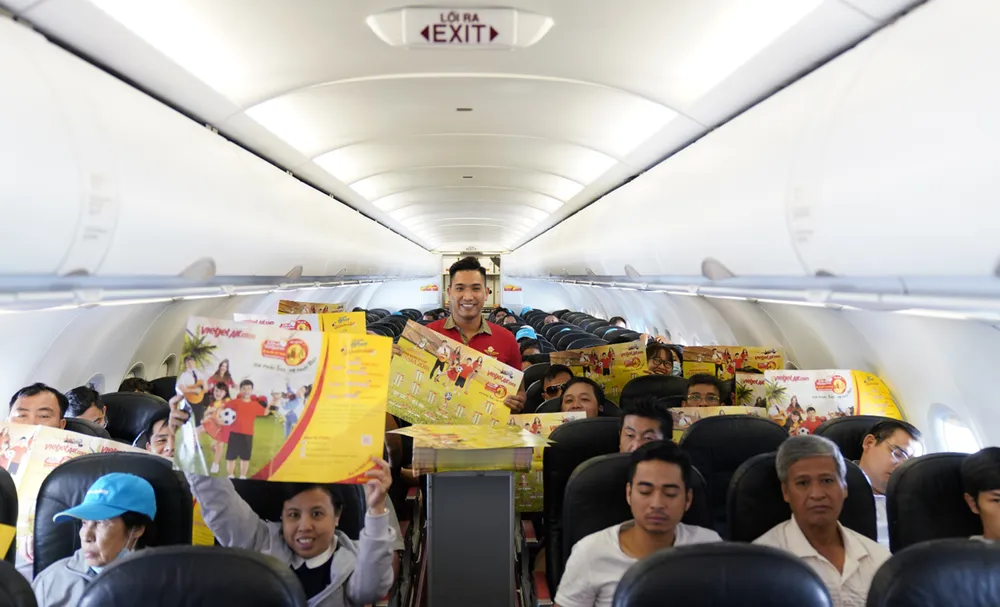 Hành khách hào hứng với lịch thi đấu World Cup 2018 của Vietjet ảnh 1