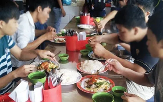 Tránh ngộ độc thực phẩm trong mùa thi: Tăng cường kiểm tra, xử lý nghiêm vi phạm ảnh 1 Tránh ngộ độc thực phẩm trong mùa thi: Tăng cường kiểm tra, xử lý nghiêm vi phạm ảnh 1
