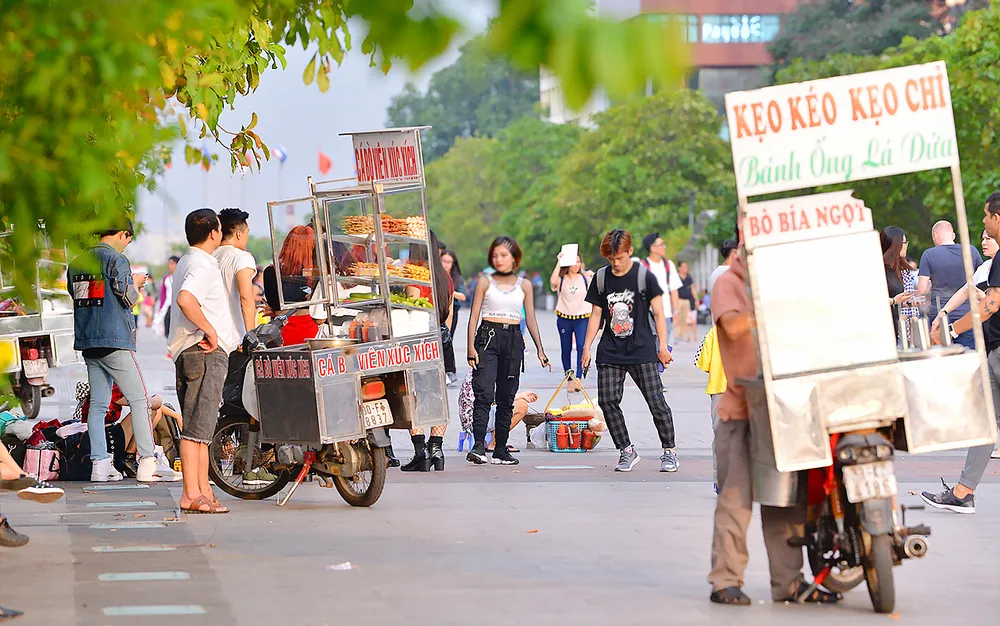 Lòng đường lại “thất thủ” ảnh 1