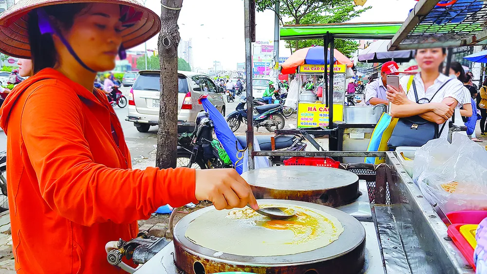 Lòng đường lại “thất thủ” ảnh 2