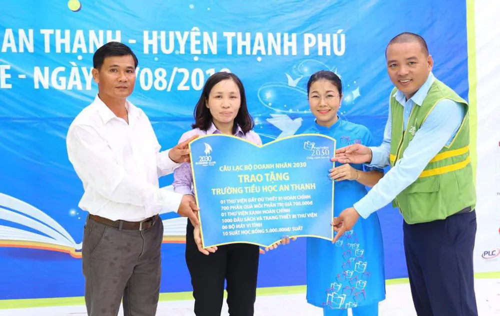 Tặng thư viện xanh và 1.000 phần quà cho học sinh ĐBSCL ảnh 1