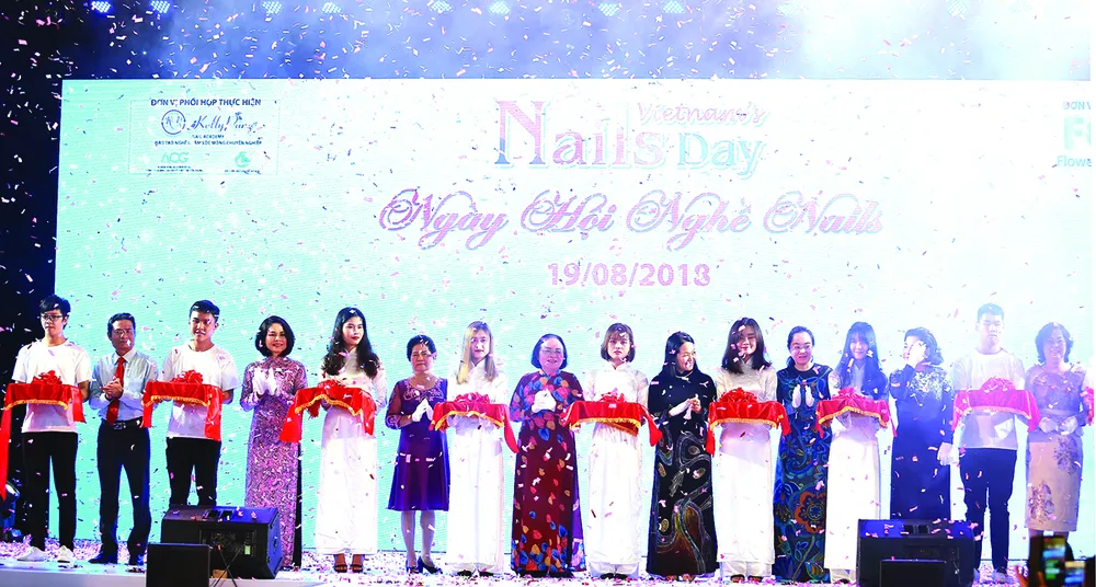 Tôn vinh những người thợ nail ảnh 2