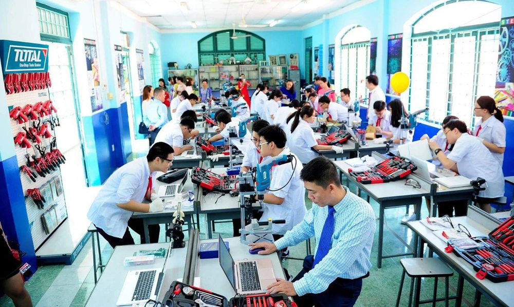 Phá bỏ rào cản để đổi mới giáo dục ảnh 1 Phá bỏ rào cản để đổi mới giáo dục ảnh 1