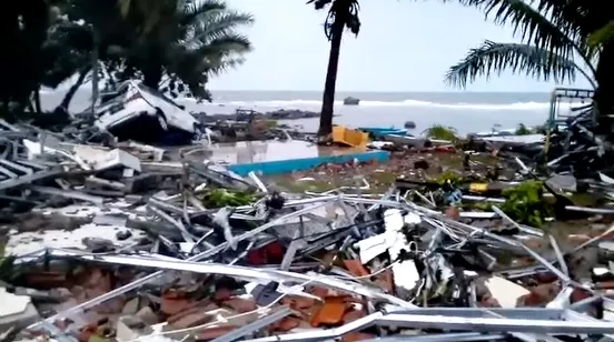 Sóng thần bất ngờ xảy ra ở Indonesia, gần 1.000 người thương vong ảnh 7