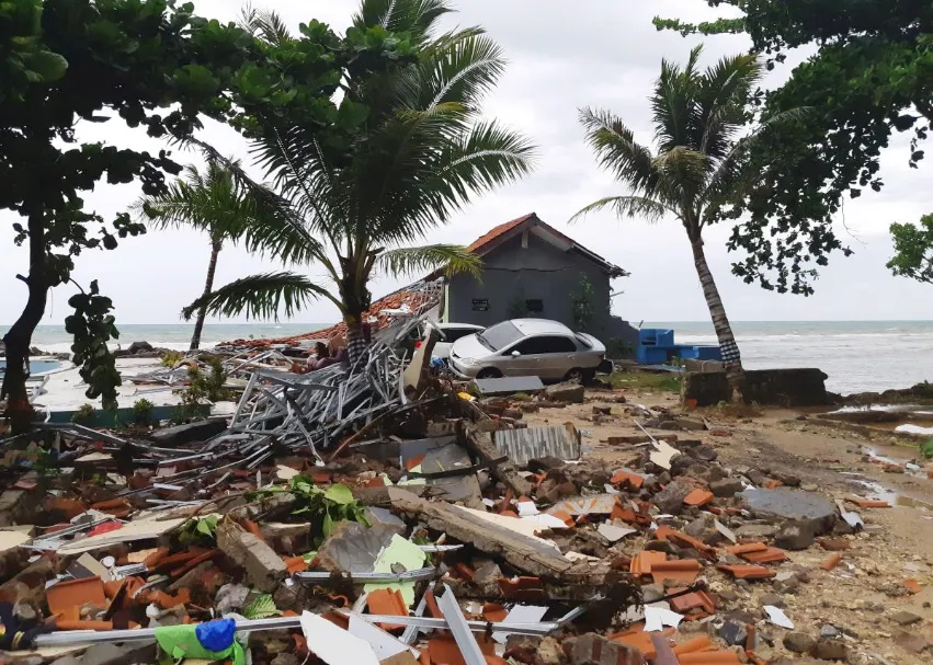 Sóng thần bất ngờ xảy ra ở Indonesia, gần 1.000 người thương vong ảnh 4