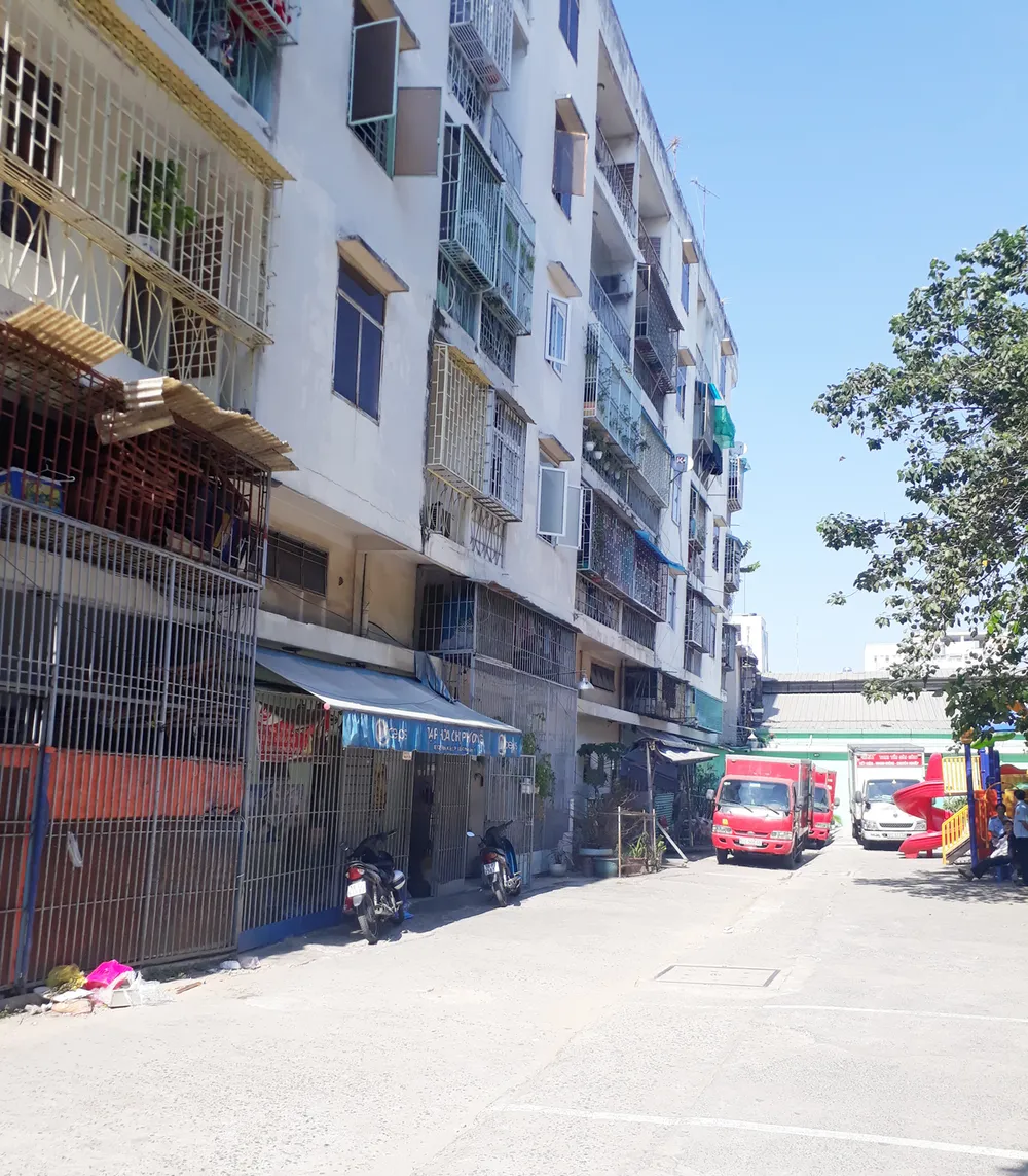 Chung cư nghiêng, TPHCM di dời khẩn cấp 38 hộ dân ảnh 1 Chung cư nghiêng, TPHCM di dời khẩn cấp 38 hộ dân ảnh 1