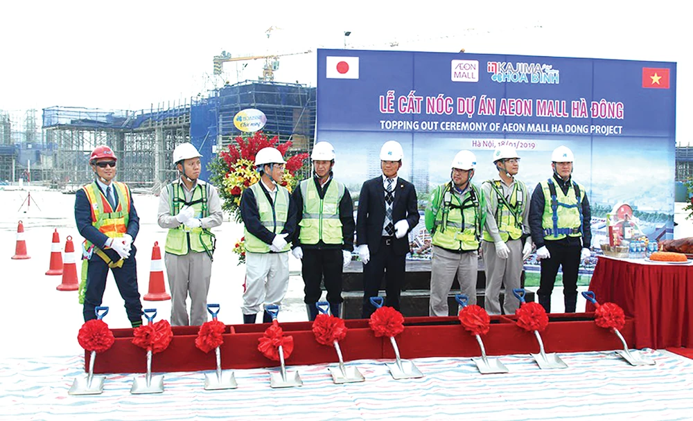 Cất nóc công trình Trung tâm Thương mại Aeon Mall Hà Đông