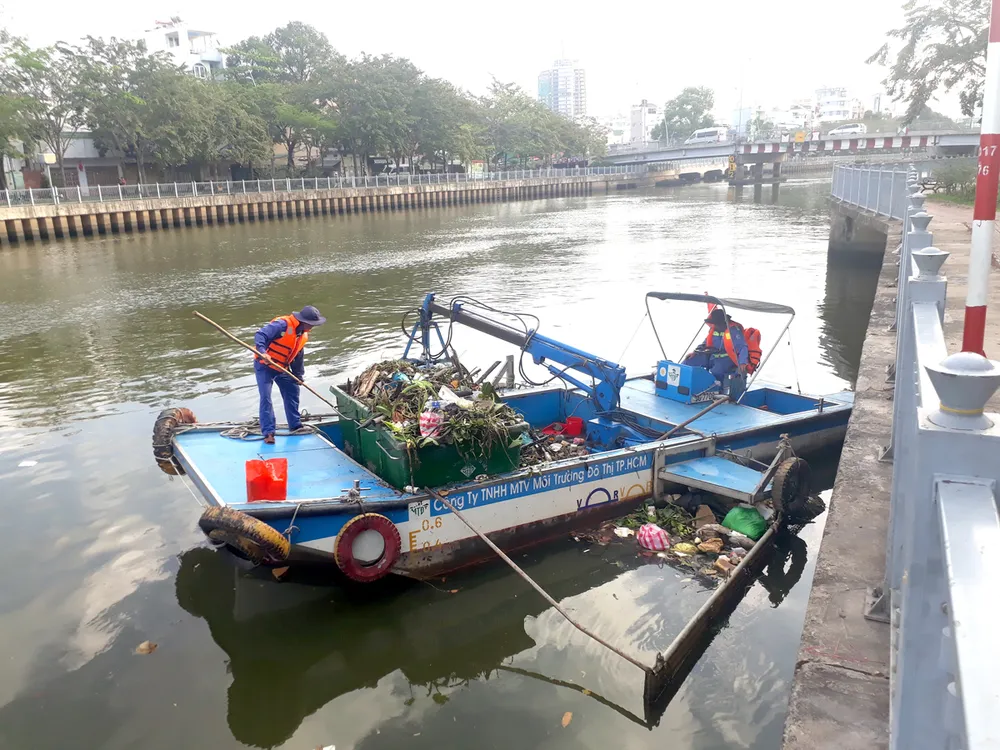 Miệt mài lao động ngày tết ảnh 3