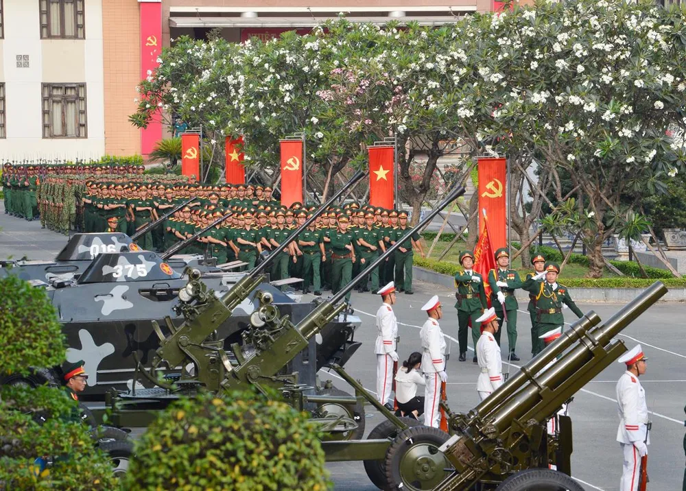 Bí thư Thành ủy TPHCM Nguyễn Thiện Nhân: Xây dựng TPHCM thành khu vực phòng thủ vững chắc ảnh 3