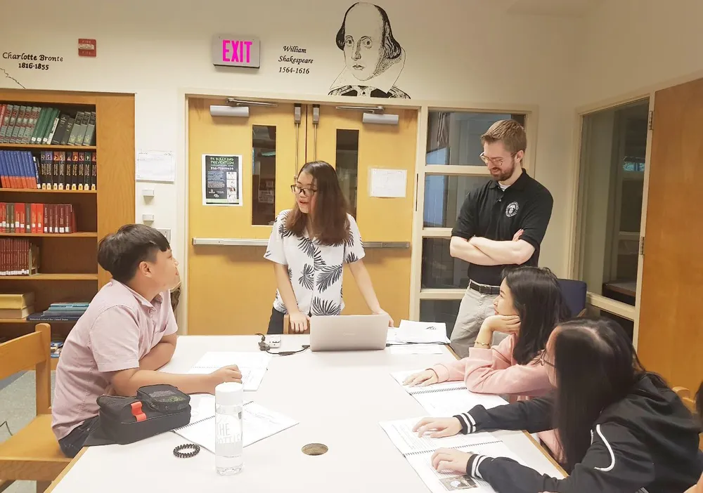 Tập đoàn giáo dục Nguyễn Hoàng trao hơn 1.000 suất học bổng quốc tế cho học sinh, sinh viên  ảnh 3